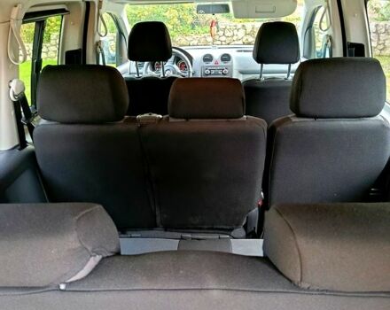 Черный Фольксваген Кадди, объемом двигателя 1.6 л и пробегом 172 тыс. км за 10500 $, фото 5 на Automoto.ua