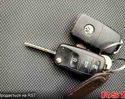 Черный Фольксваген Кадди, объемом двигателя 1.6 л и пробегом 172 тыс. км за 10500 $, фото 2 на Automoto.ua