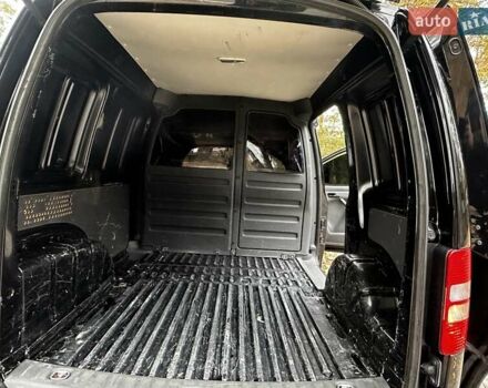 Черный Фольксваген Кадди, объемом двигателя 1.2 л и пробегом 236 тыс. км за 5950 $, фото 72 на Automoto.ua