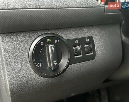 Черный Фольксваген Кадди, объемом двигателя 1.2 л и пробегом 236 тыс. км за 5950 $, фото 58 на Automoto.ua