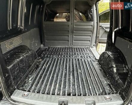 Черный Фольксваген Кадди, объемом двигателя 1.2 л и пробегом 236 тыс. км за 5950 $, фото 71 на Automoto.ua