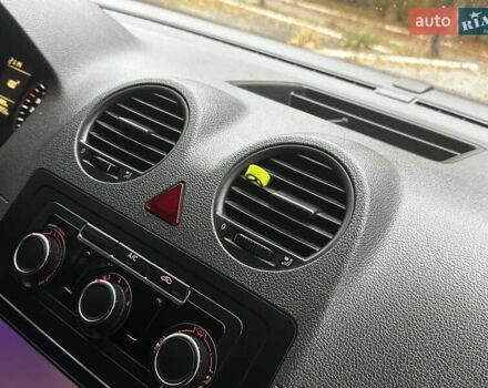 Черный Фольксваген Кадди, объемом двигателя 1.2 л и пробегом 236 тыс. км за 5950 $, фото 70 на Automoto.ua