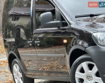 Черный Фольксваген Кадди, объемом двигателя 1.2 л и пробегом 236 тыс. км за 5950 $, фото 42 на Automoto.ua