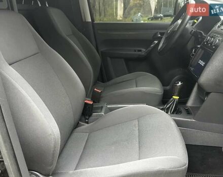 Черный Фольксваген Кадди, объемом двигателя 1.2 л и пробегом 236 тыс. км за 5950 $, фото 66 на Automoto.ua