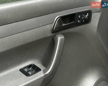 Черный Фольксваген Кадди, объемом двигателя 1.2 л и пробегом 236 тыс. км за 5950 $, фото 57 на Automoto.ua