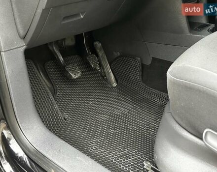 Черный Фольксваген Кадди, объемом двигателя 1.2 л и пробегом 236 тыс. км за 5950 $, фото 55 на Automoto.ua