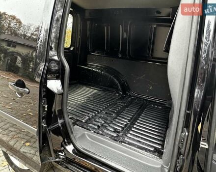 Черный Фольксваген Кадди, объемом двигателя 1.2 л и пробегом 236 тыс. км за 5950 $, фото 69 на Automoto.ua