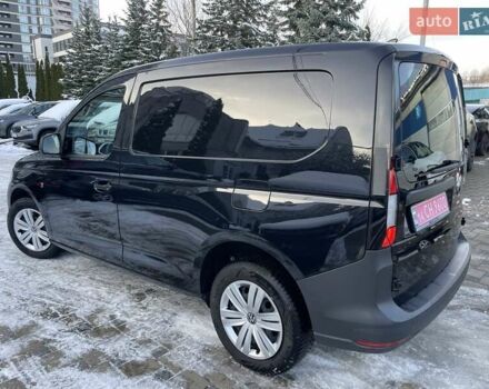 Черный Фольксваген Кадди, объемом двигателя 1.5 л и пробегом 55 тыс. км за 15990 $, фото 3 на Automoto.ua