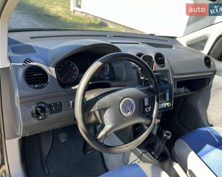 Черный Фольксваген Кадди, объемом двигателя 1.6 л и пробегом 254 тыс. км за 6500 $, фото 8 на Automoto.ua