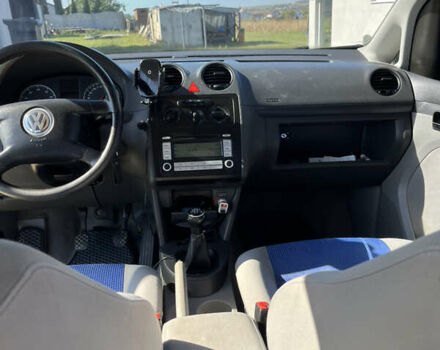 Черный Фольксваген Кадди, объемом двигателя 1.6 л и пробегом 254 тыс. км за 6500 $, фото 4 на Automoto.ua