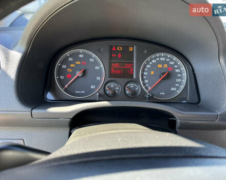 Черный Фольксваген Кадди, объемом двигателя 1.6 л и пробегом 254 тыс. км за 6500 $, фото 6 на Automoto.ua