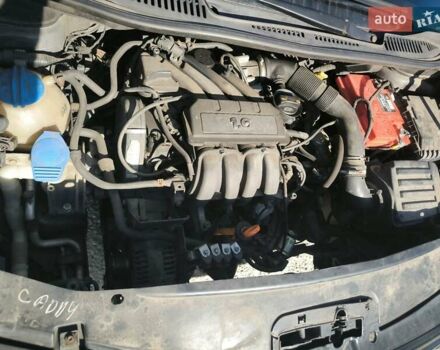 Черный Фольксваген Кадди, объемом двигателя 1.6 л и пробегом 340 тыс. км за 5700 $, фото 2 на Automoto.ua