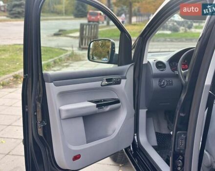 Черный Фольксваген Кадди, объемом двигателя 1.6 л и пробегом 236 тыс. км за 6850 $, фото 13 на Automoto.ua