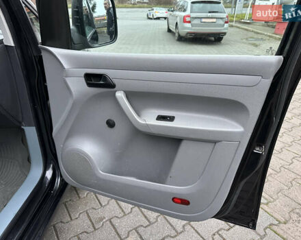 Черный Фольксваген Кадди, объемом двигателя 1.9 л и пробегом 285 тыс. км за 5900 $, фото 24 на Automoto.ua