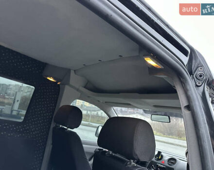 Черный Фольксваген Кадди, объемом двигателя 1.9 л и пробегом 285 тыс. км за 5900 $, фото 31 на Automoto.ua