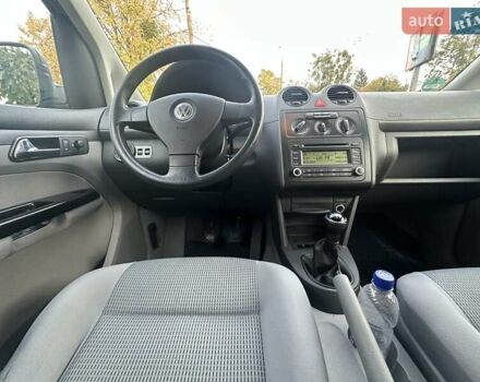 Черный Фольксваген Кадди, объемом двигателя 1.6 л и пробегом 236 тыс. км за 6850 $, фото 1 на Automoto.ua