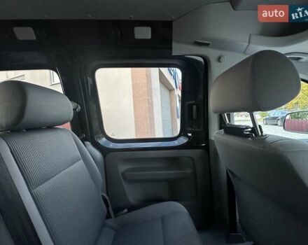 Черный Фольксваген Кадди, объемом двигателя 1.6 л и пробегом 236 тыс. км за 6850 $, фото 4 на Automoto.ua