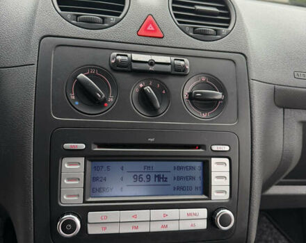 Черный Фольксваген Кадди, объемом двигателя 1.6 л и пробегом 233 тыс. км за 7650 $, фото 58 на Automoto.ua