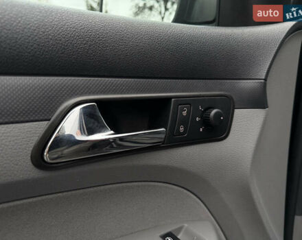 Черный Фольксваген Кадди, объемом двигателя 1.6 л и пробегом 233 тыс. км за 7650 $, фото 38 на Automoto.ua