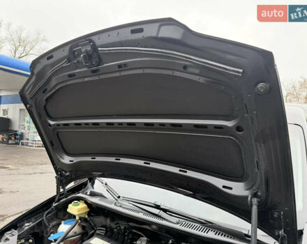 Черный Фольксваген Кадди, объемом двигателя 1.6 л и пробегом 233 тыс. км за 7650 $, фото 66 на Automoto.ua