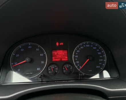 Черный Фольксваген Кадди, объемом двигателя 1.6 л и пробегом 233 тыс. км за 7650 $, фото 62 на Automoto.ua