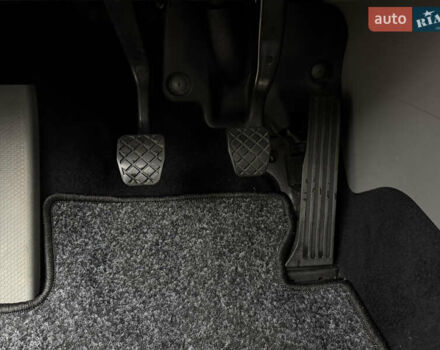 Черный Фольксваген Кадди, объемом двигателя 1.6 л и пробегом 233 тыс. км за 7650 $, фото 63 на Automoto.ua