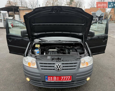 Черный Фольксваген Кадди, объемом двигателя 1.6 л и пробегом 233 тыс. км за 7650 $, фото 64 на Automoto.ua