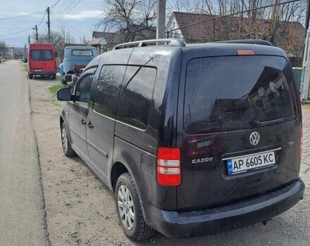 Черный Фольксваген Кадди, объемом двигателя 1.6 л и пробегом 217 тыс. км за 9999 $, фото 8 на Automoto.ua