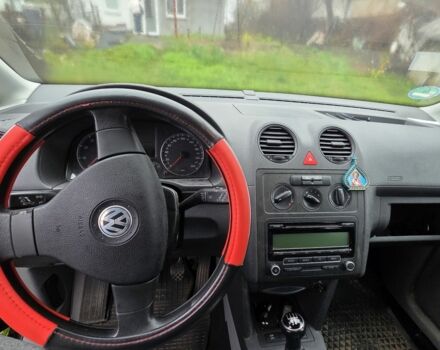 Черный Фольксваген Кадди, объемом двигателя 1.4 л и пробегом 142 тыс. км за 7999 $, фото 4 на Automoto.ua