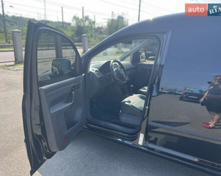 Черный Фольксваген Кадди, объемом двигателя 1.6 л и пробегом 250 тыс. км за 7700 $, фото 15 на Automoto.ua