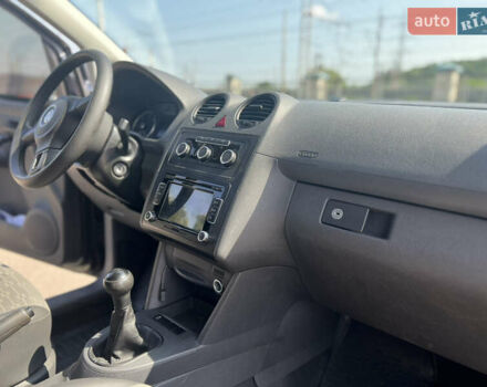 Черный Фольксваген Кадди, объемом двигателя 1.6 л и пробегом 250 тыс. км за 7700 $, фото 8 на Automoto.ua