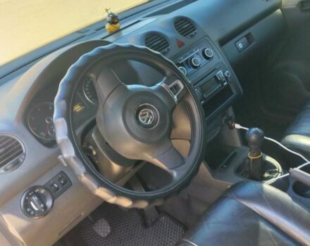 Черный Фольксваген Кадди, объемом двигателя 1.6 л и пробегом 260 тыс. км за 8300 $, фото 4 на Automoto.ua