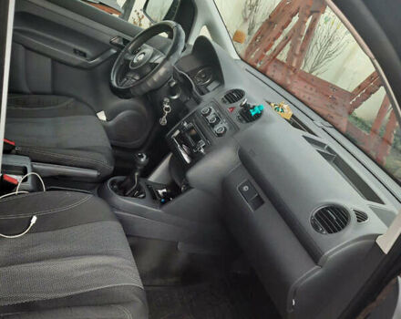 Черный Фольксваген Кадди, объемом двигателя 1.6 л и пробегом 236 тыс. км за 9300 $, фото 6 на Automoto.ua