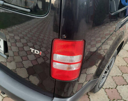 Черный Фольксваген Кадди, объемом двигателя 1.6 л и пробегом 236 тыс. км за 9300 $, фото 11 на Automoto.ua