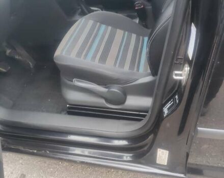 Черный Фольксваген Кадди, объемом двигателя 1.6 л и пробегом 340 тыс. км за 9200 $, фото 4 на Automoto.ua