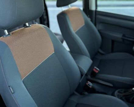 Черный Фольксваген Кадди, объемом двигателя 2 л и пробегом 197 тыс. км за 14200 $, фото 21 на Automoto.ua