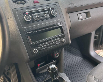 Черный Фольксваген Кадди, объемом двигателя 1.6 л и пробегом 238 тыс. км за 11300 $, фото 6 на Automoto.ua