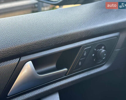 Черный Фольксваген Кадди, объемом двигателя 2 л и пробегом 192 тыс. км за 15950 $, фото 41 на Automoto.ua