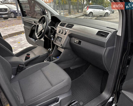 Черный Фольксваген Кадди, объемом двигателя 1.97 л и пробегом 237 тыс. км за 16500 $, фото 27 на Automoto.ua