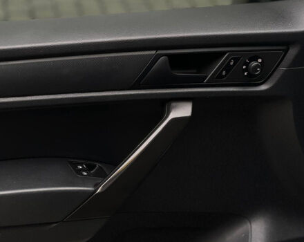 Черный Фольксваген Кадди, объемом двигателя 2 л и пробегом 180 тыс. км за 15000 $, фото 7 на Automoto.ua