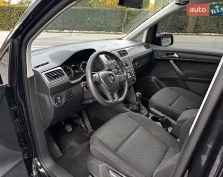 Черный Фольксваген Кадди, объемом двигателя 1.97 л и пробегом 237 тыс. км за 16500 $, фото 17 на Automoto.ua