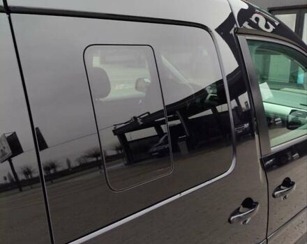 Черный Фольксваген Кадди, объемом двигателя 1.97 л и пробегом 274 тыс. км за 17800 $, фото 39 на Automoto.ua