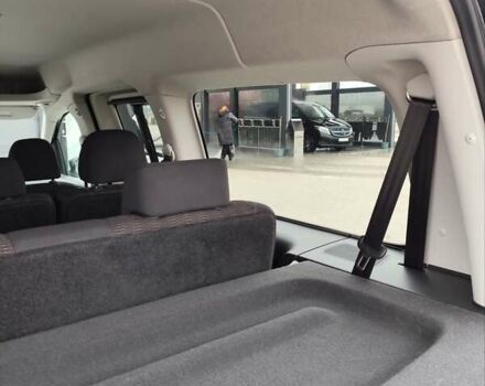 Черный Фольксваген Кадди, объемом двигателя 1.97 л и пробегом 274 тыс. км за 17800 $, фото 72 на Automoto.ua