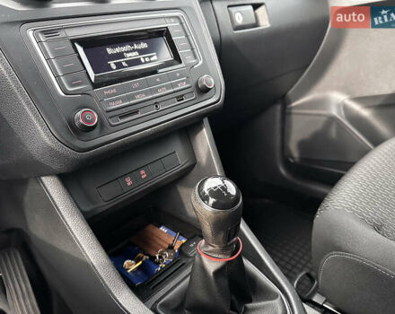 Черный Фольксваген Кадди, объемом двигателя 1.97 л и пробегом 237 тыс. км за 16500 $, фото 38 на Automoto.ua