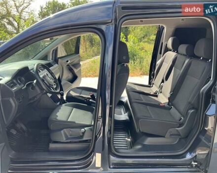 Черный Фольксваген Кадди, объемом двигателя 1.97 л и пробегом 230 тыс. км за 17800 $, фото 7 на Automoto.ua