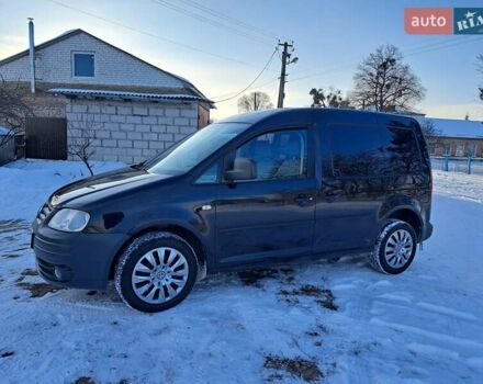 Черный Фольксваген Кадди, объемом двигателя 1.6 л и пробегом 207 тыс. км за 8950 $, фото 1 на Automoto.ua