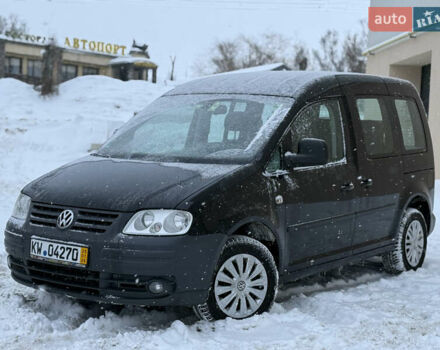 Черный Фольксваген Кадди, объемом двигателя 1.6 л и пробегом 228 тыс. км за 7950 $, фото 1 на Automoto.ua