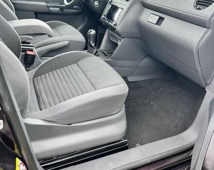 Фиолетовый Фольксваген Кадди, объемом двигателя 1.6 л и пробегом 186 тыс. км за 12000 $, фото 9 на Automoto.ua