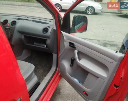 Красный Фольксваген Кадди, объемом двигателя 1.6 л и пробегом 80 тыс. км за 7000 $, фото 18 на Automoto.ua