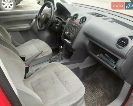 Красный Фольксваген Кадди, объемом двигателя 1.6 л и пробегом 80 тыс. км за 7000 $, фото 15 на Automoto.ua